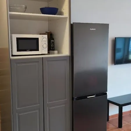 5 Min Walk From Yumbo 310 דירה